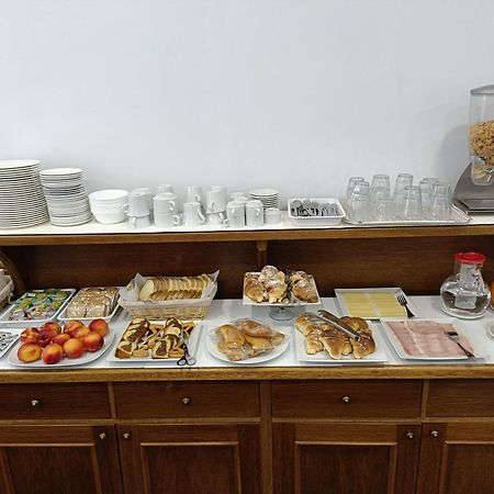 House 4 Mori Hotel Рим Екстериор снимка