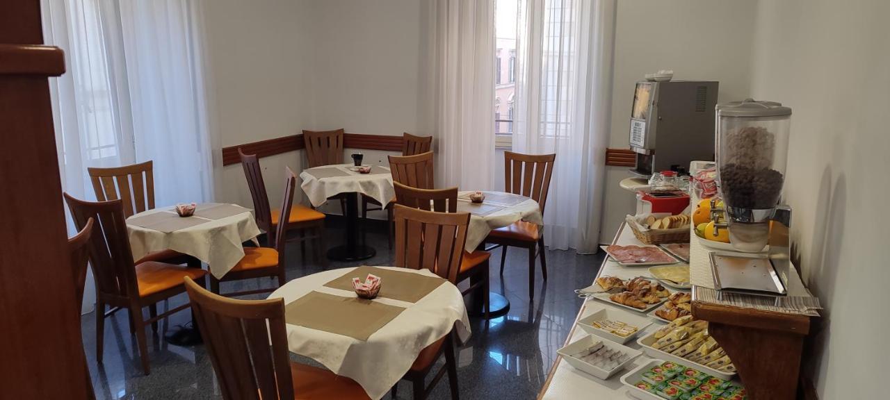 House 4 Mori Hotel Рим Екстериор снимка
