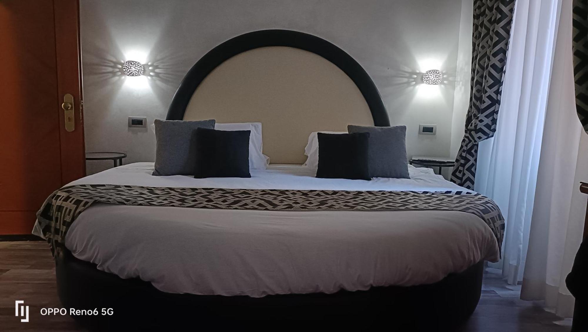 House 4 Mori Hotel Рим Екстериор снимка