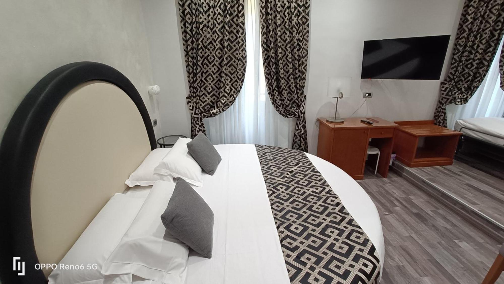 House 4 Mori Hotel Рим Екстериор снимка