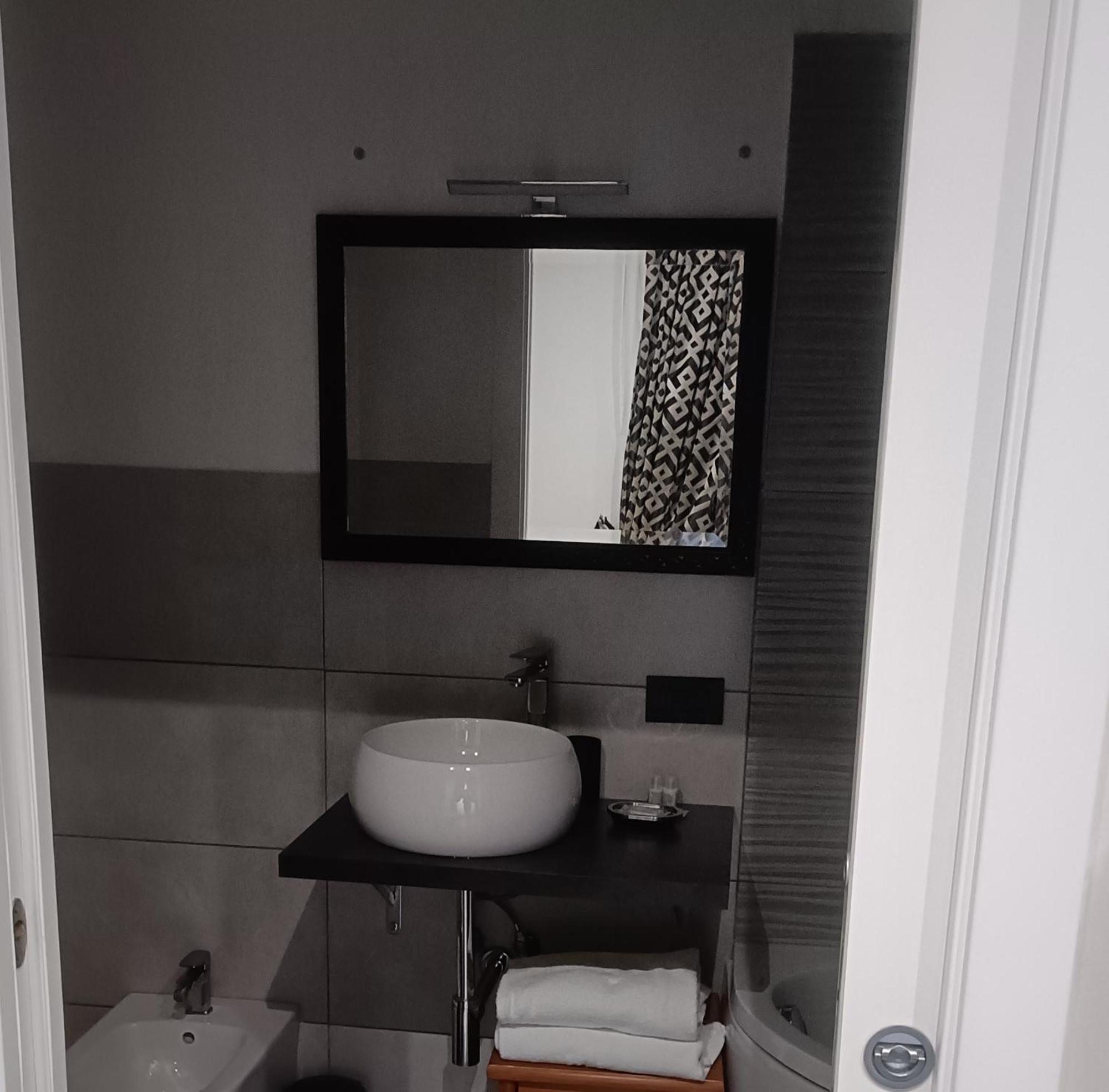 House 4 Mori Hotel Рим Екстериор снимка