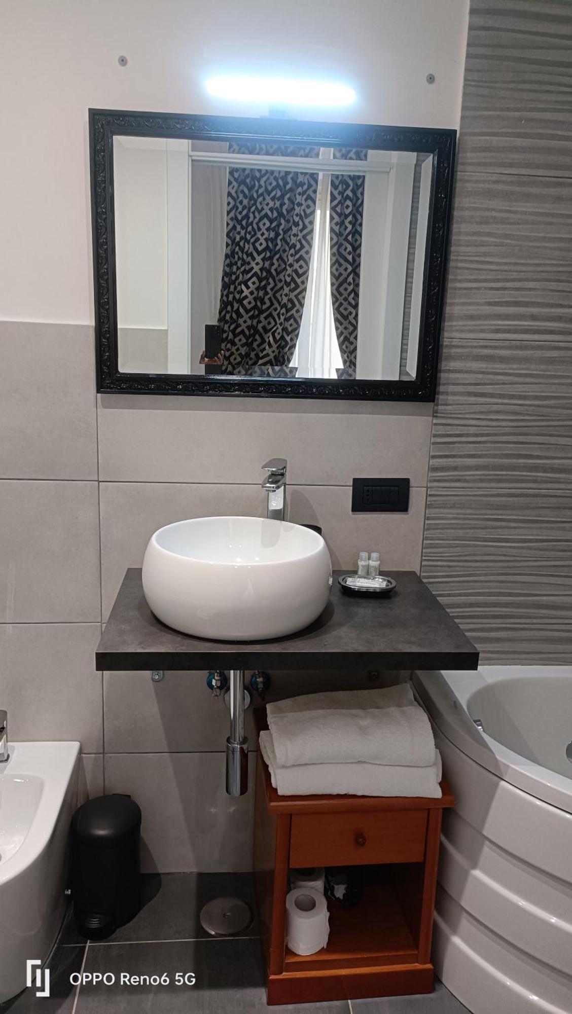 House 4 Mori Hotel Рим Екстериор снимка