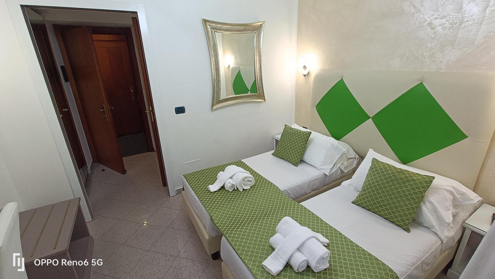 House 4 Mori Hotel Рим Екстериор снимка