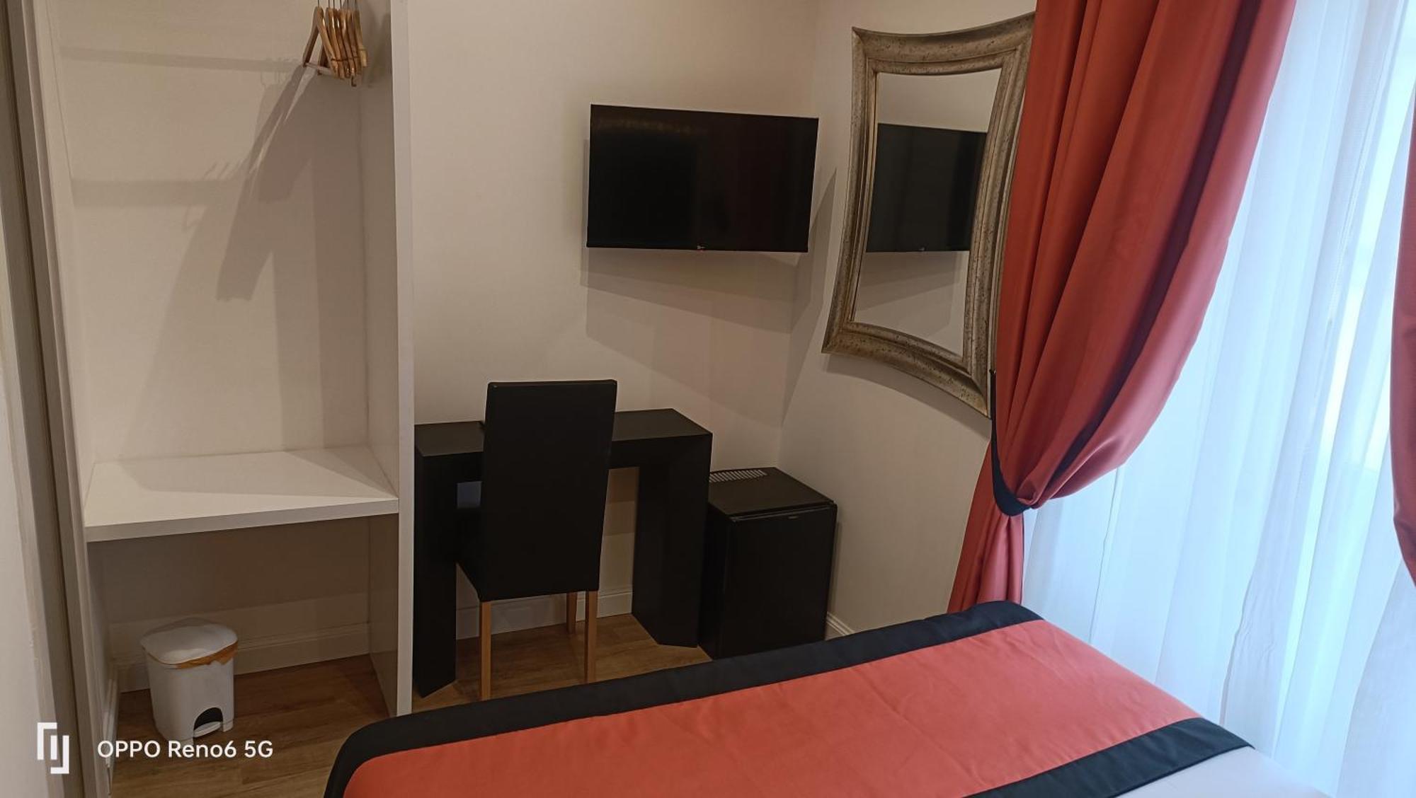 House 4 Mori Hotel Рим Екстериор снимка