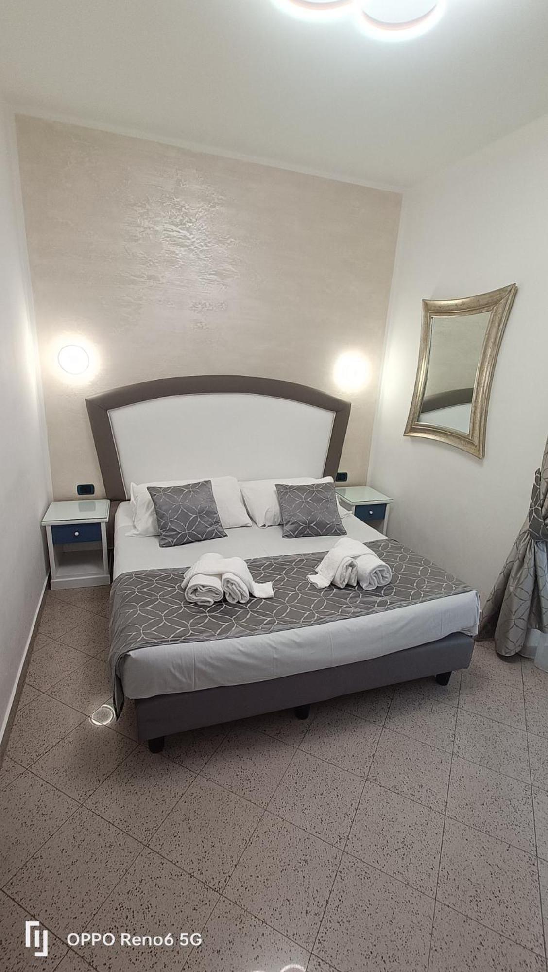House 4 Mori Hotel Рим Екстериор снимка
