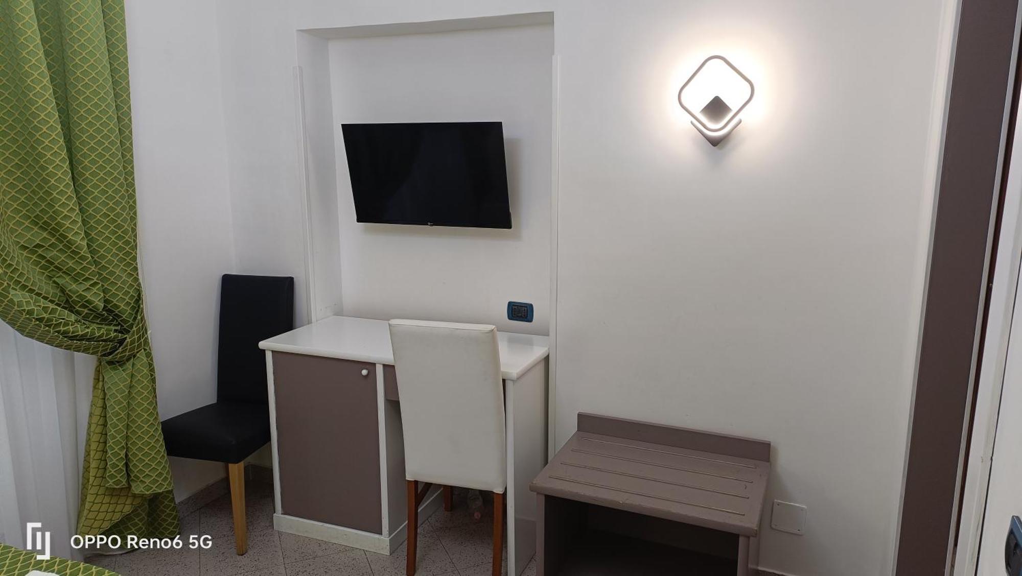 House 4 Mori Hotel Рим Екстериор снимка