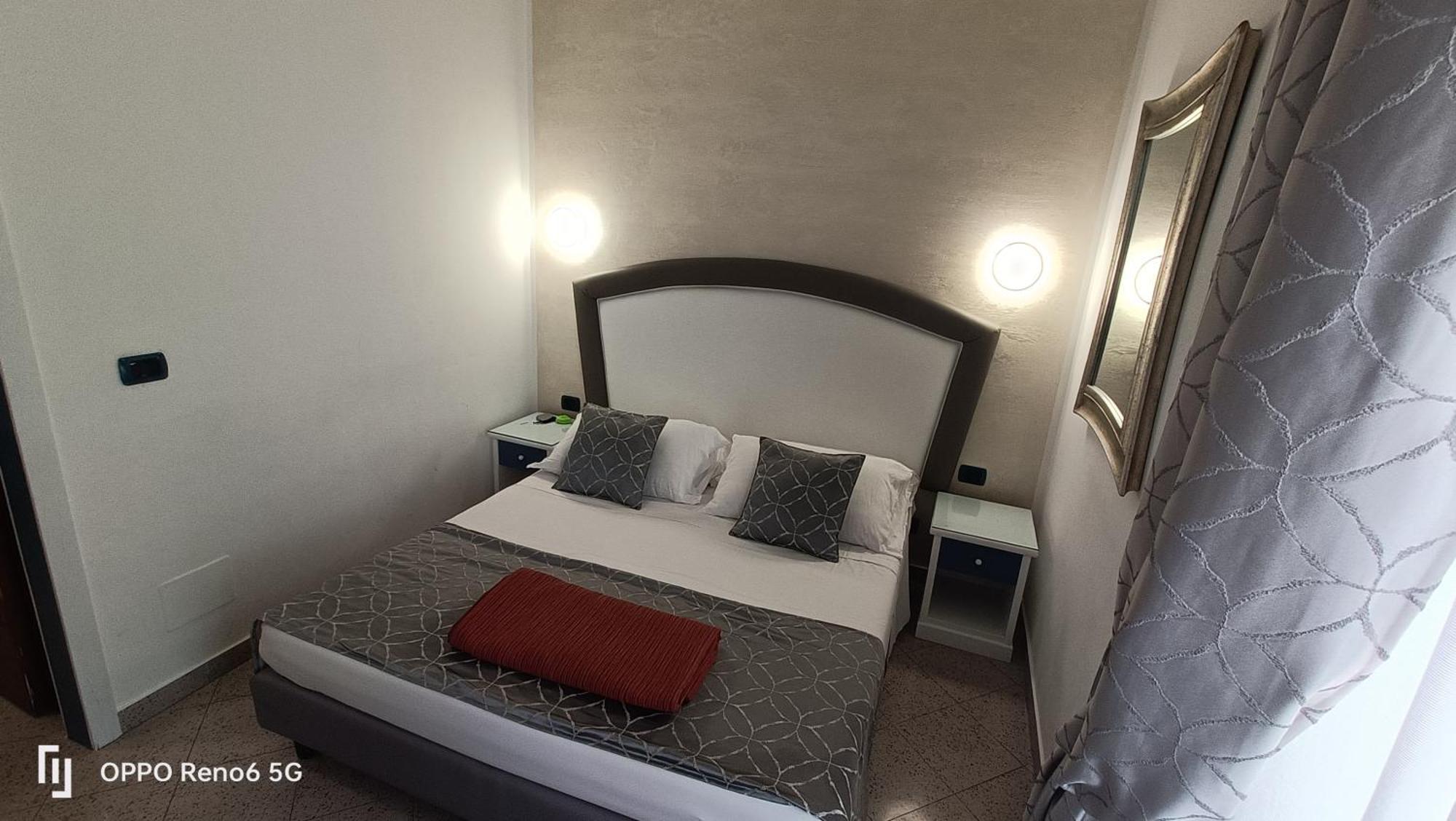 House 4 Mori Hotel Рим Екстериор снимка