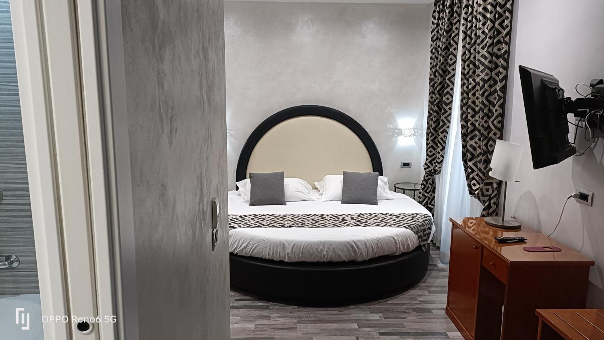 House 4 Mori Hotel Рим Екстериор снимка