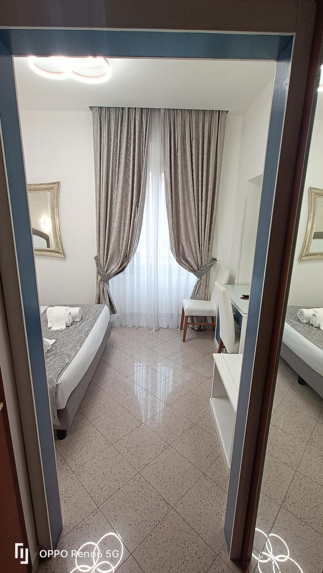 House 4 Mori Hotel Рим Екстериор снимка