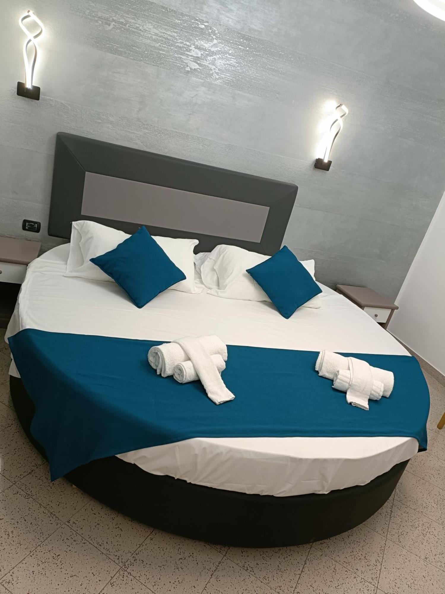House 4 Mori Hotel Рим Екстериор снимка