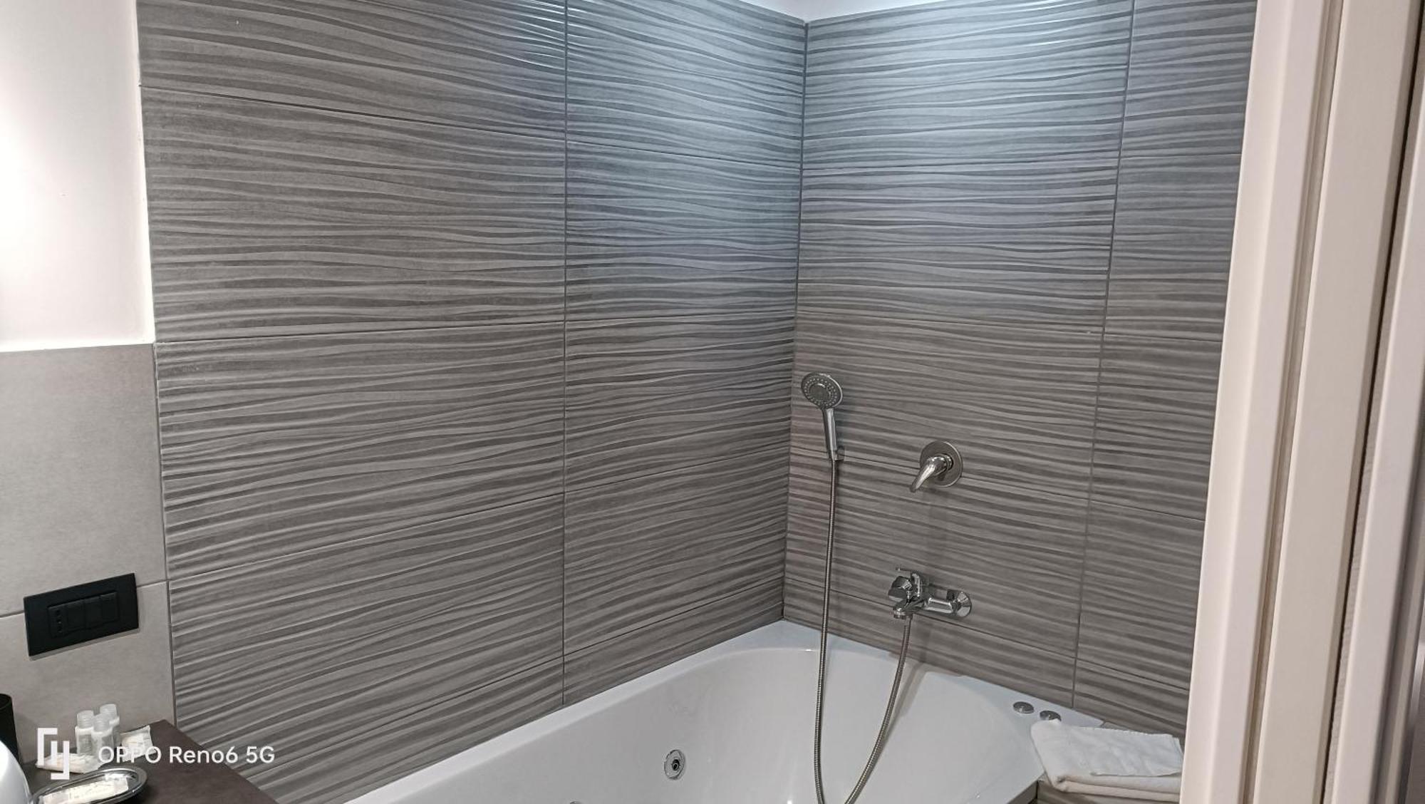 House 4 Mori Hotel Рим Екстериор снимка
