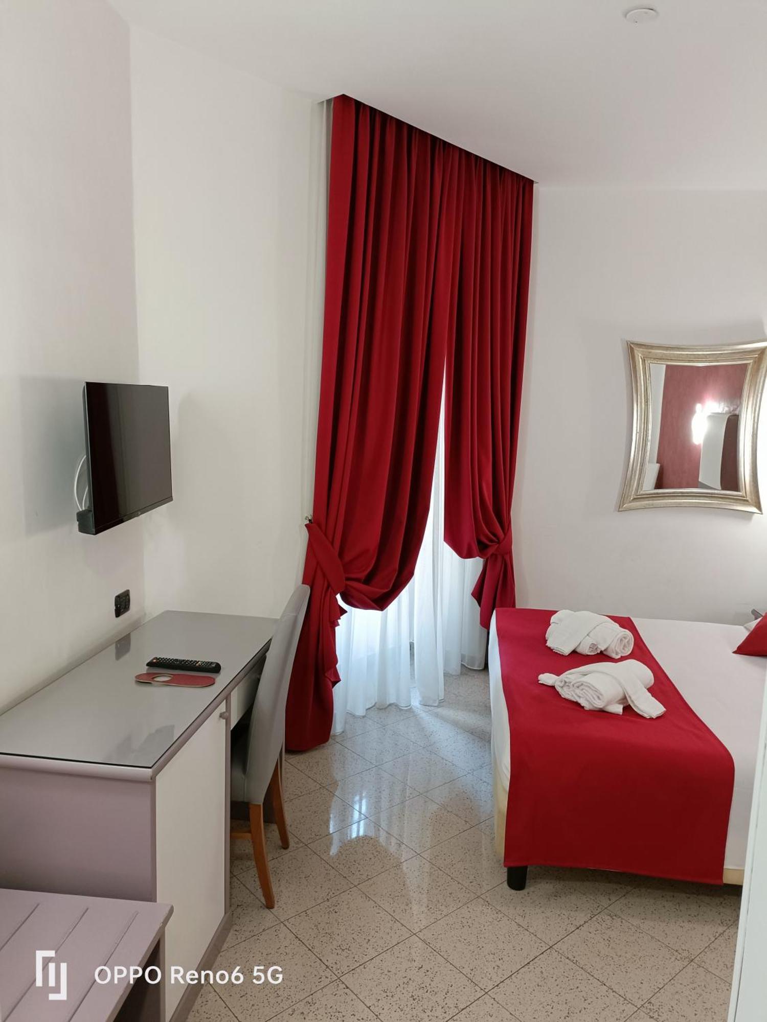 House 4 Mori Hotel Рим Екстериор снимка