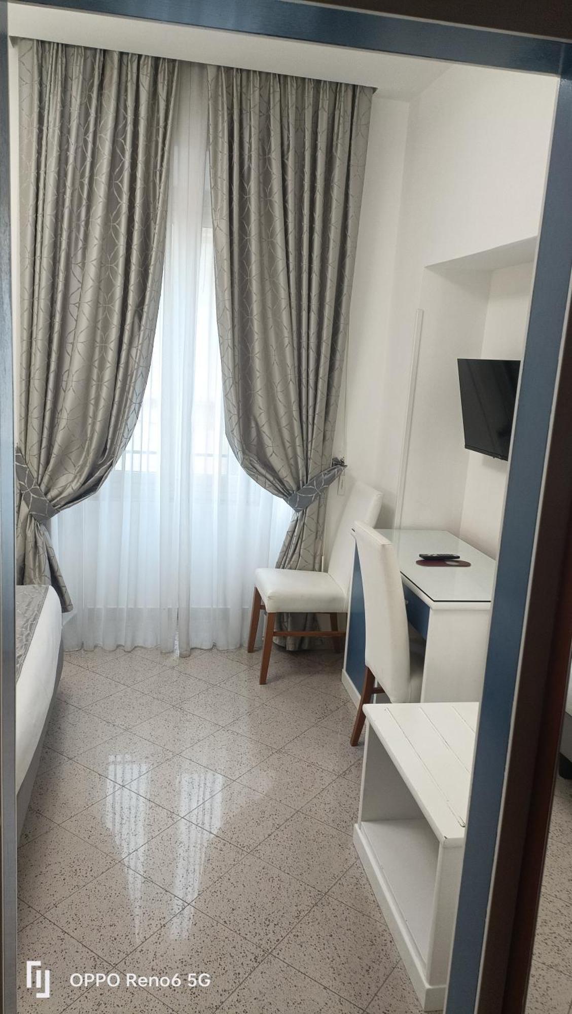 House 4 Mori Hotel Рим Екстериор снимка