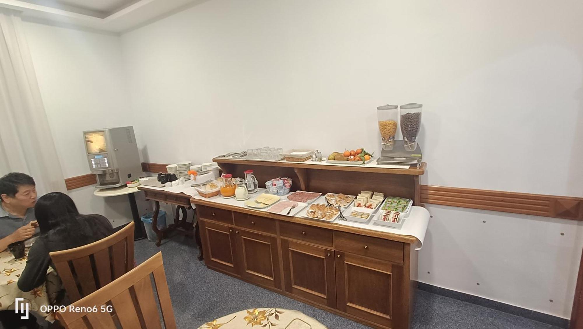 House 4 Mori Hotel Рим Екстериор снимка