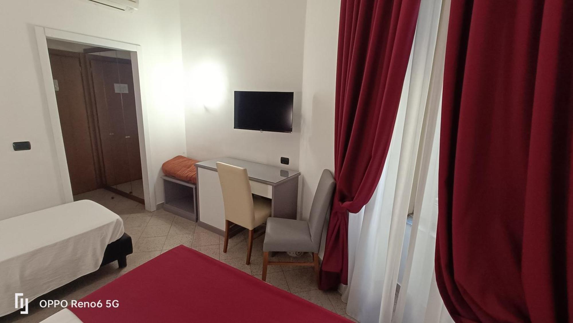 House 4 Mori Hotel Рим Екстериор снимка