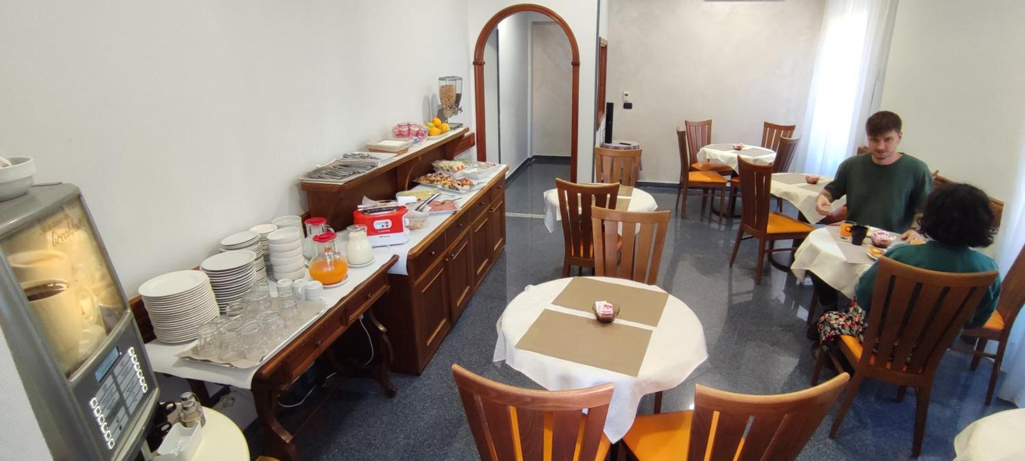 House 4 Mori Hotel Рим Екстериор снимка